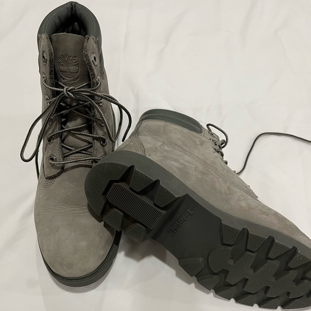 Grey Timberlands